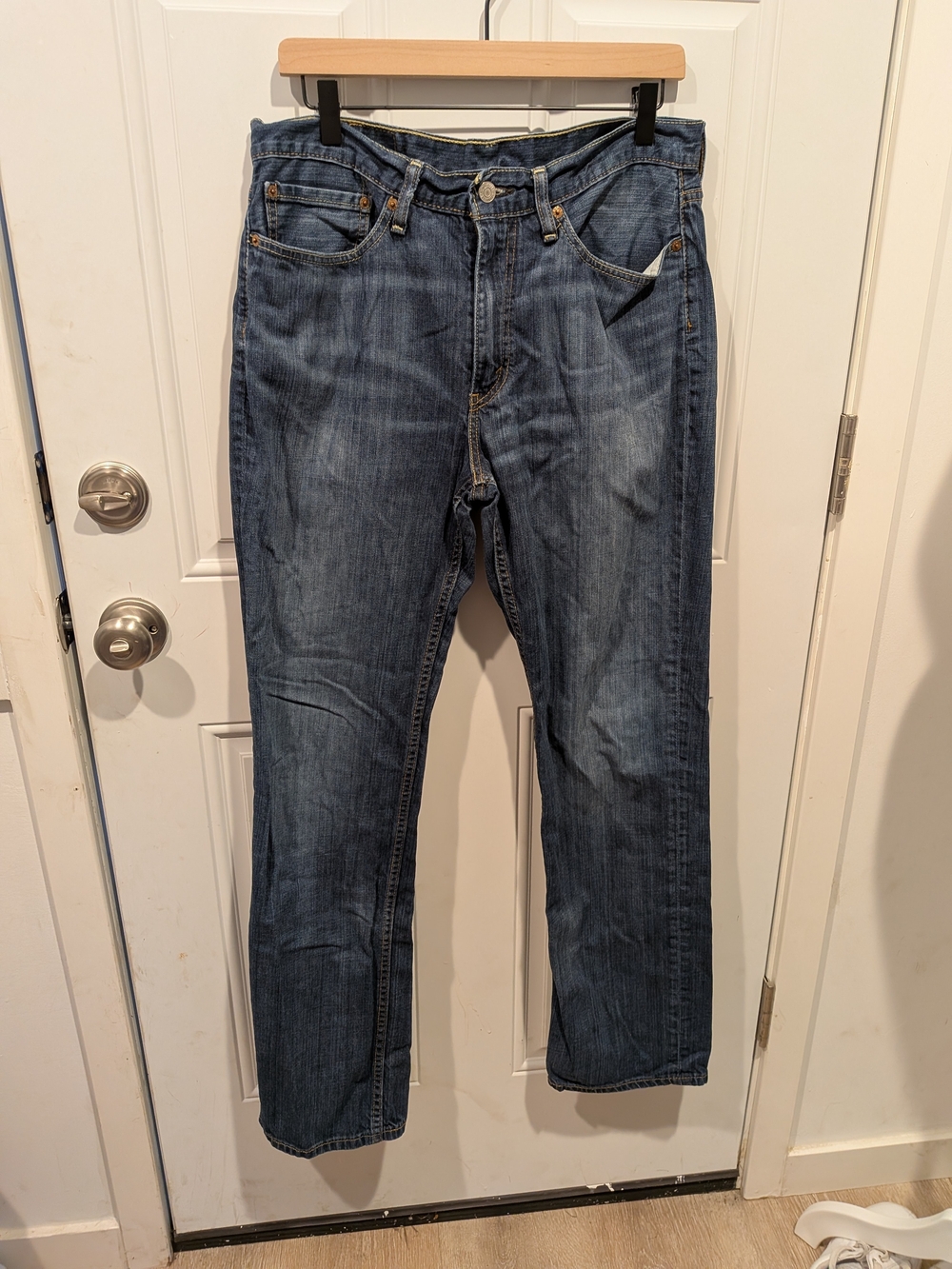 Blue Men's Straight-Leg Jeans - Classic Denim